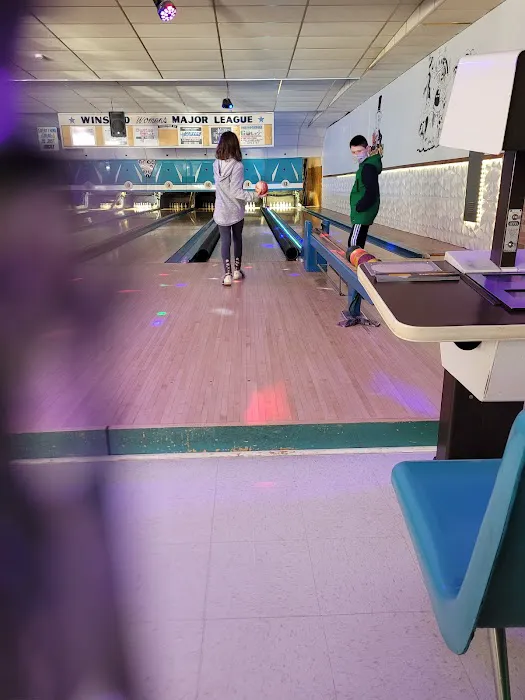 Laurel Duckpin Bowling Lanes Picture 2