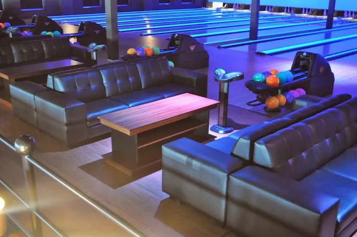 Revolutions Bowling and Lounge Picture 10
