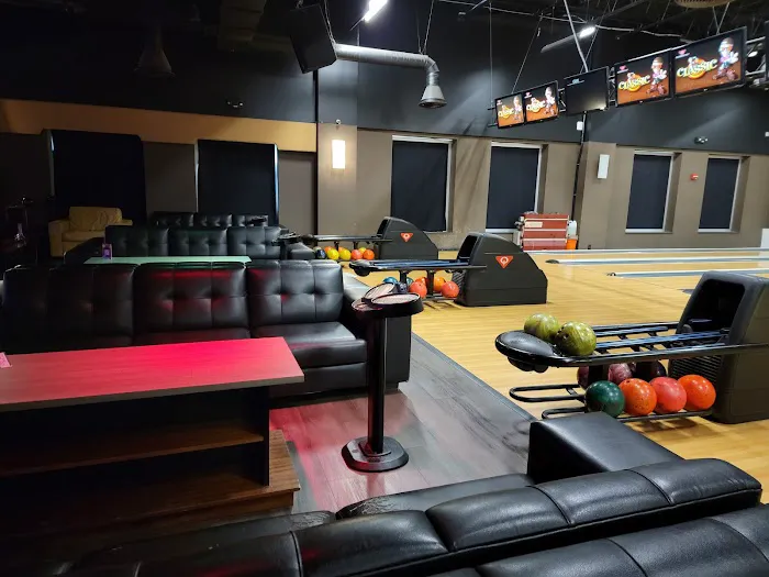 Revolutions Bowling and Lounge Picture 5