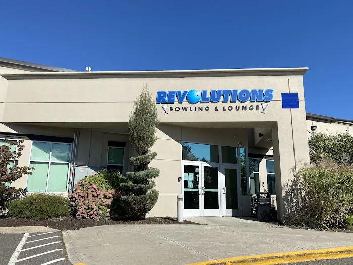 Revolutions Bowling and Lounge Picture 8