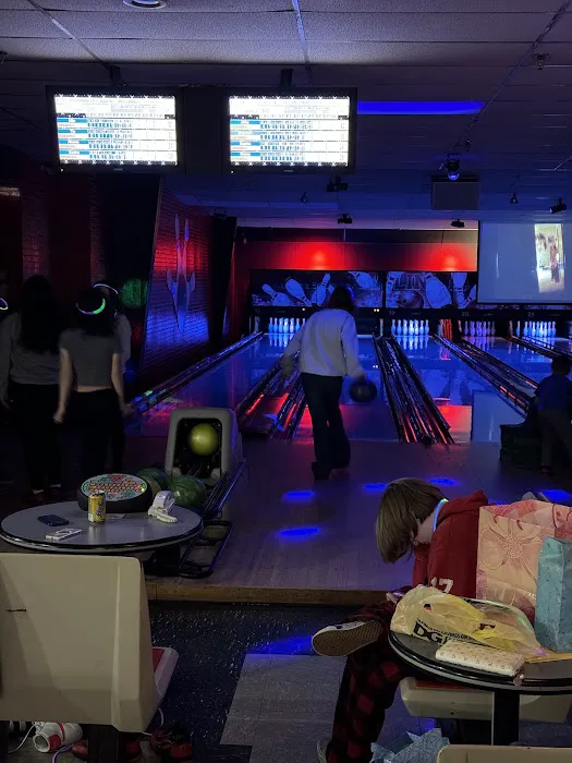 Valley Bowling Lanes Picture 3