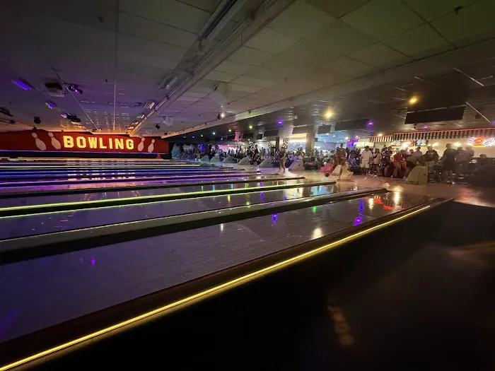 Valley Bowling Lanes Picture 9