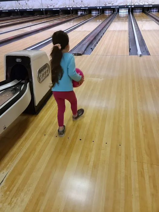 Modern Lanes Picture 5