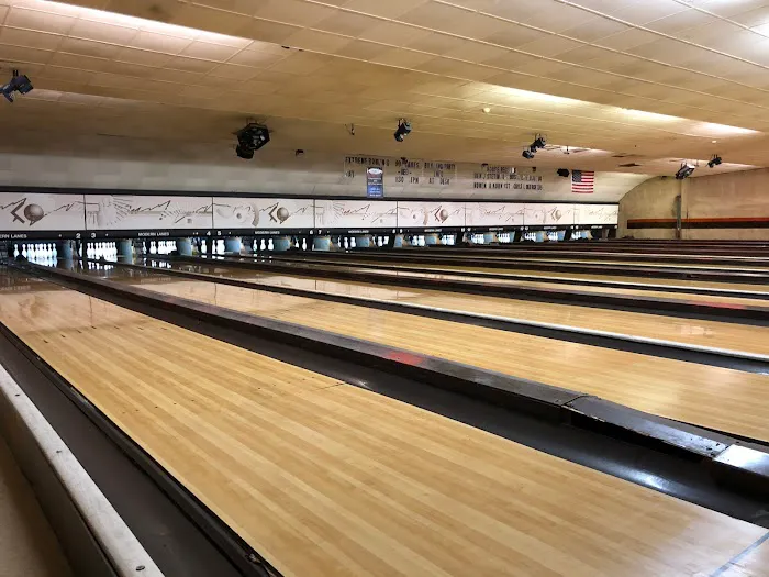 Modern Lanes Picture 6