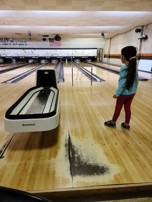 Modern Lanes Picture 4