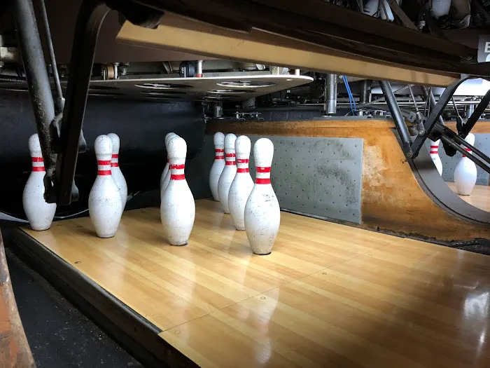 Modern Lanes Picture 2