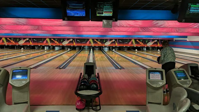 Chacko's Family Bowling Center Picture 3