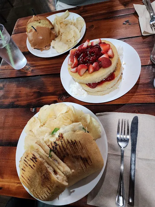 The farm & table restaurant and bowling Picture 3