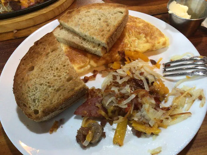 The farm & table restaurant and bowling Picture 9