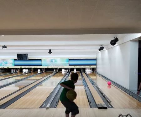 Earl Bowl Lanes