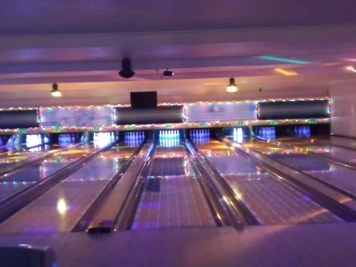 Earl Bowl Lanes Picture 9