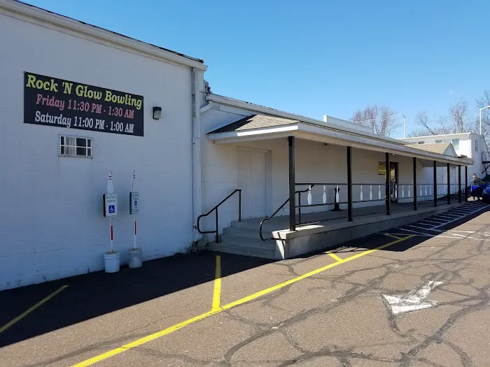 Earl Bowl Lanes Picture 8