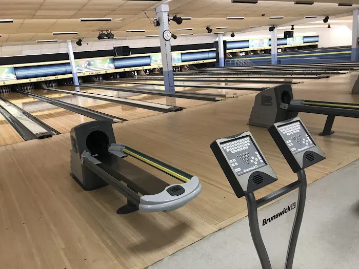 Earl Bowl Lanes Picture 6