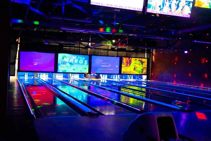 Arnold's Bowling Bistro & Bar Picture 6