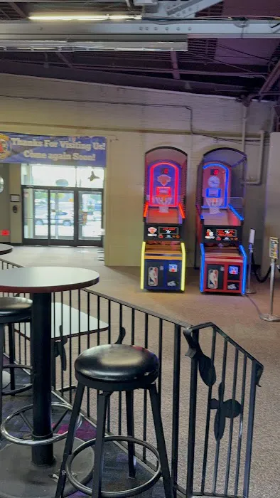 Arnold's Bowling Bistro & Bar Picture 1