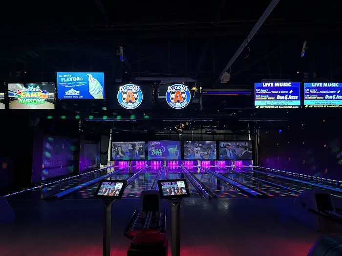 Arnold's Bowling Bistro & Bar Picture 9