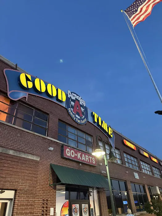 Arnold's Bowling Bistro & Bar Picture 5