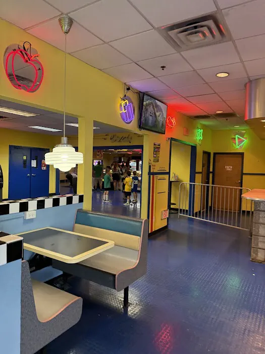 Arnold's Bowling Bistro & Bar Picture 4