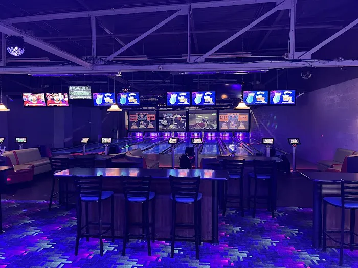 Arnold's Bowling Bistro & Bar Picture 3