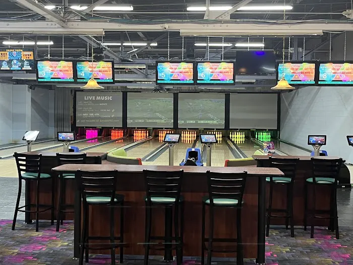 Arnold's Bowling Bistro & Bar Picture 8