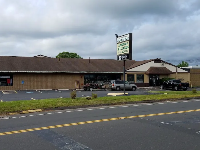 Shooters Billiards & Arcade Picture 4