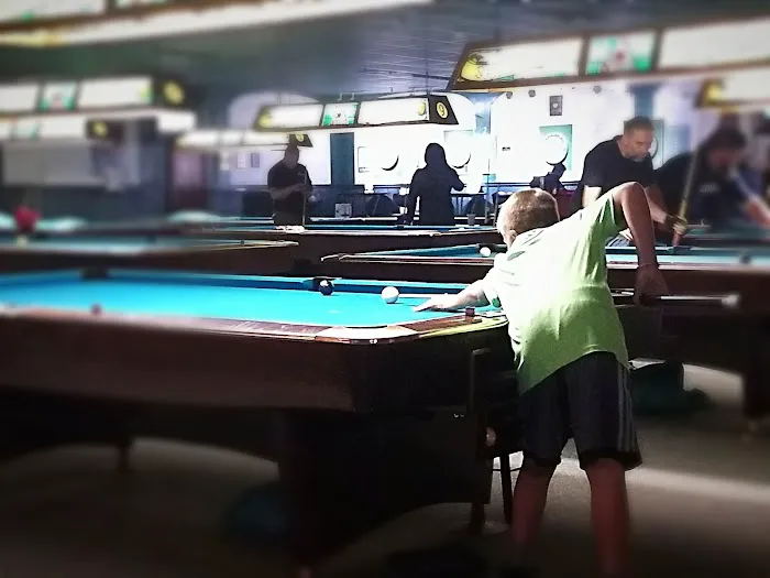 Shooters Billiards & Arcade Picture 3