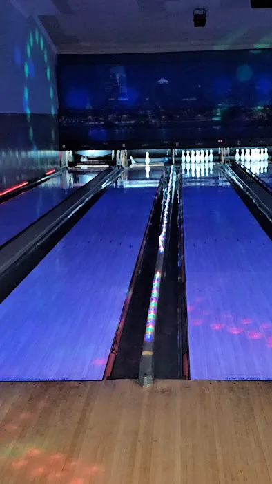 Thunderbird Lanes Castor Ave Picture 1