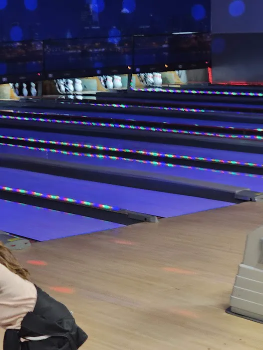 Thunderbird Lanes Castor Ave Picture 6