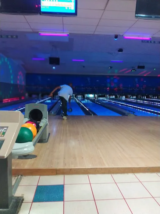 Thunderbird Lanes Castor Ave Picture 5