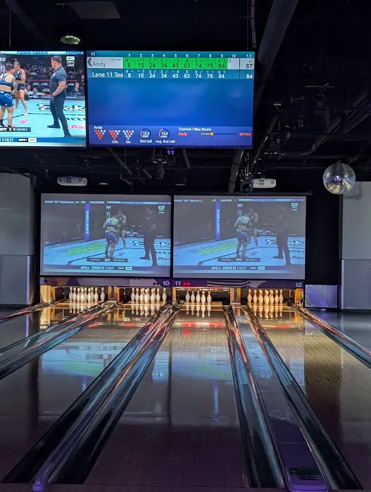 Round1 Bowling & Arcade Fashion District Philadelphia Picture 2