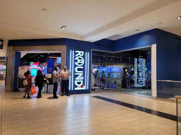 Round1 Bowling & Arcade Fashion District Philadelphia Picture 3