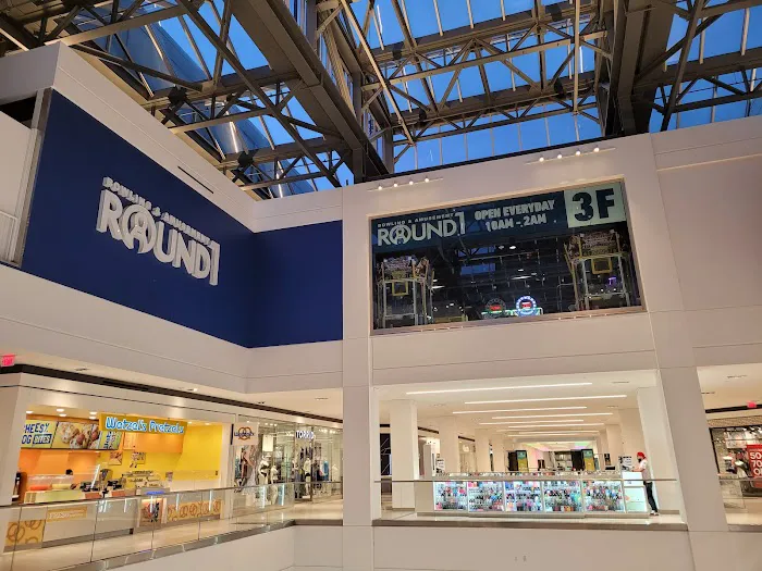 Round1 Bowling & Arcade Fashion District Philadelphia Picture 7