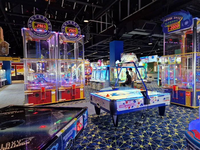 Round1 Bowling & Arcade Fashion District Philadelphia Picture 6