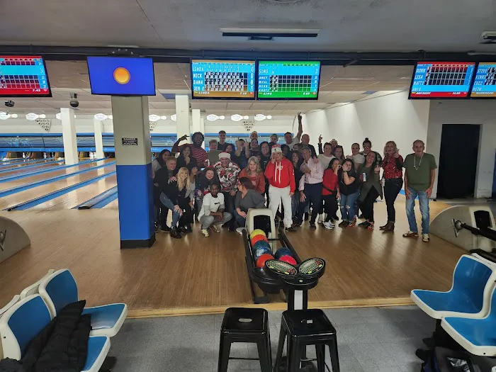 St Monica Bowling Lanes Picture 5