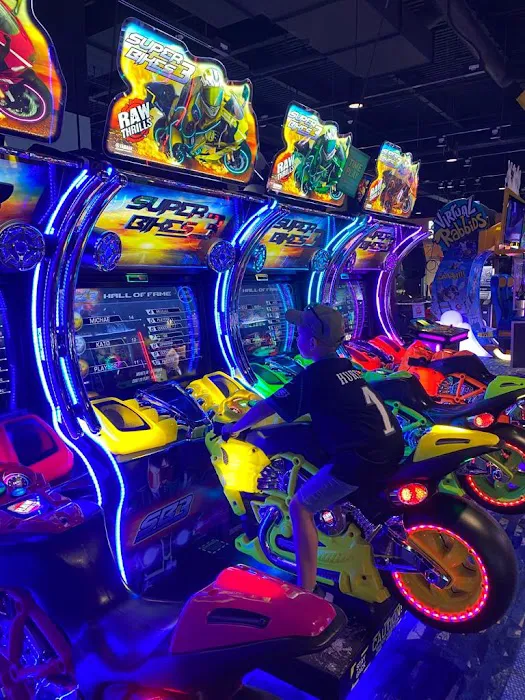 Round1 Bowling & Arcade Deptford Mall Picture 8