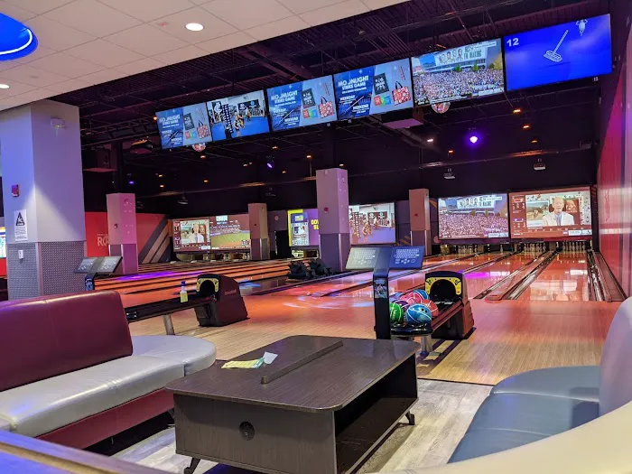 Round1 Bowling & Arcade Deptford Mall Picture 5