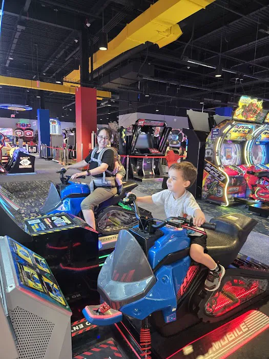 Round1 Bowling & Arcade Deptford Mall Picture 6