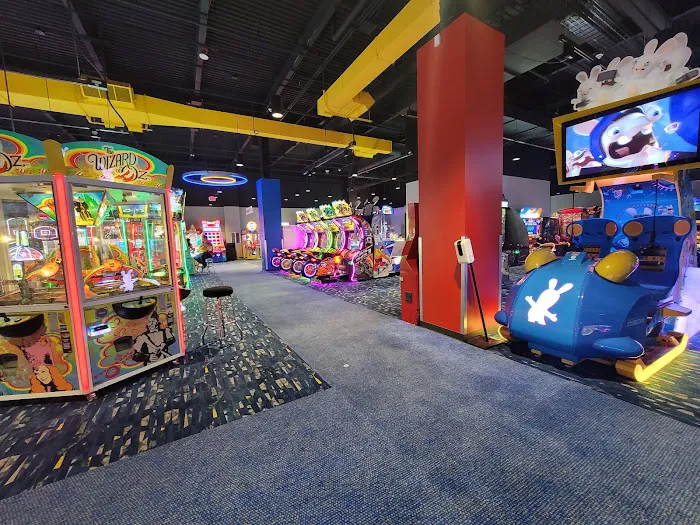 Round1 Bowling & Arcade Deptford Mall Picture 4