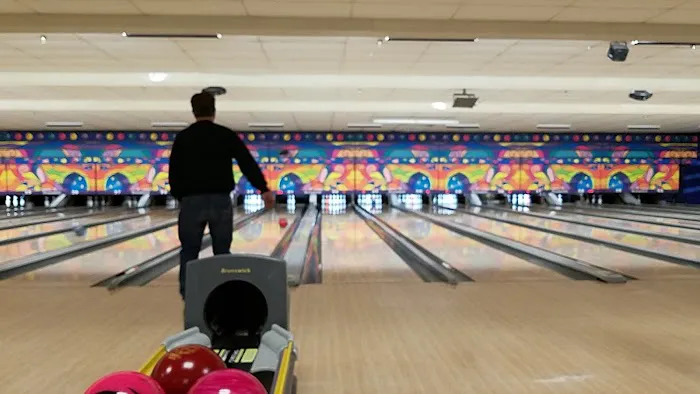 Bowlero Turnersville Picture 2