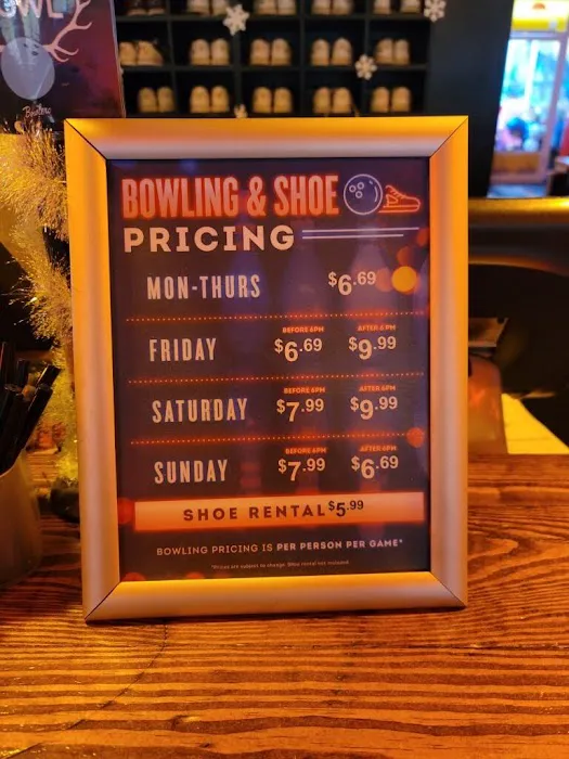 Bowlero Turnersville Picture 4