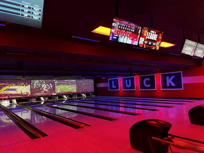 Bowlero Turnersville Picture 9