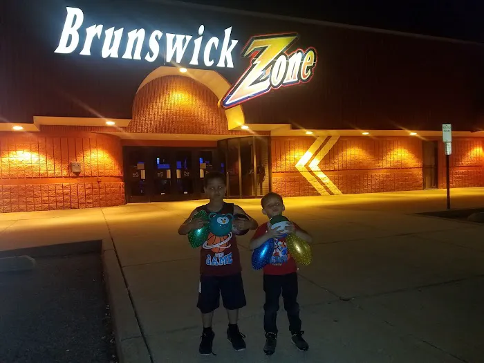 Bowlero Turnersville Picture 5