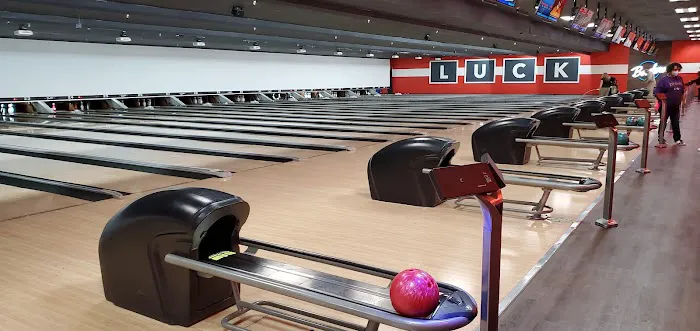 Bowlero Turnersville Picture 6