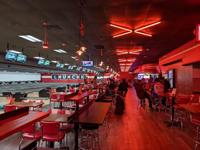 Bowlero Turnersville Picture 8