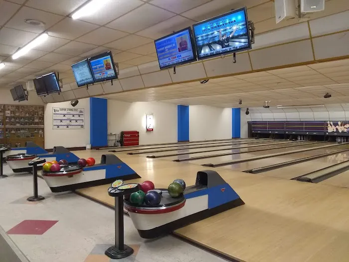 Cove Bowling and Entertainment Picture 3