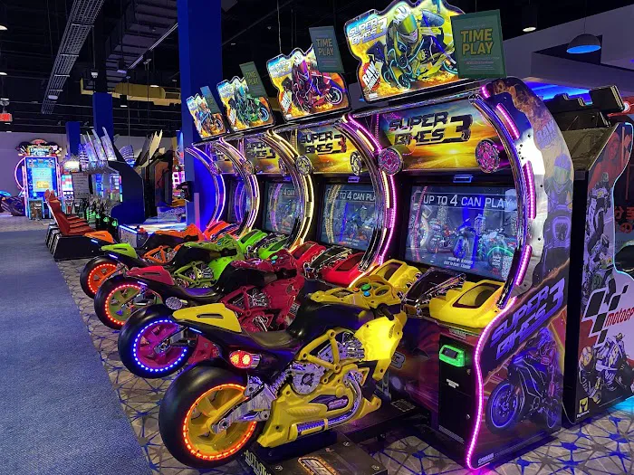 Round1 Bowling & Arcade Holyoke Mall Picture 7