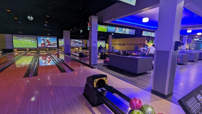 Round1 Bowling & Arcade Holyoke Mall Picture 1