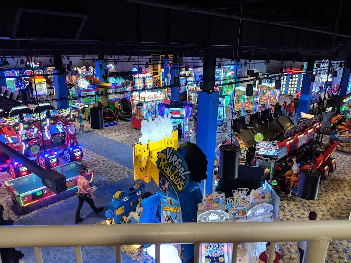Round1 Bowling & Arcade Holyoke Mall Picture 3