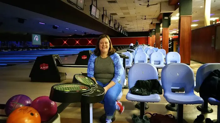 Bowlero Chicopee Picture 4