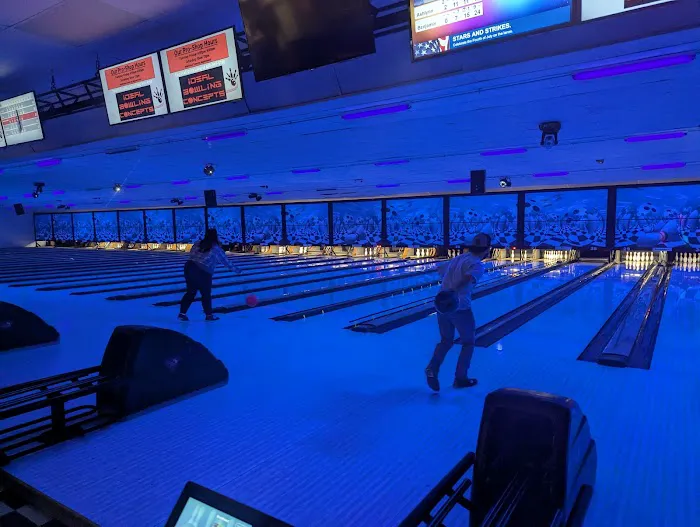 Norwich Bowling & Entertainment Center Picture 2